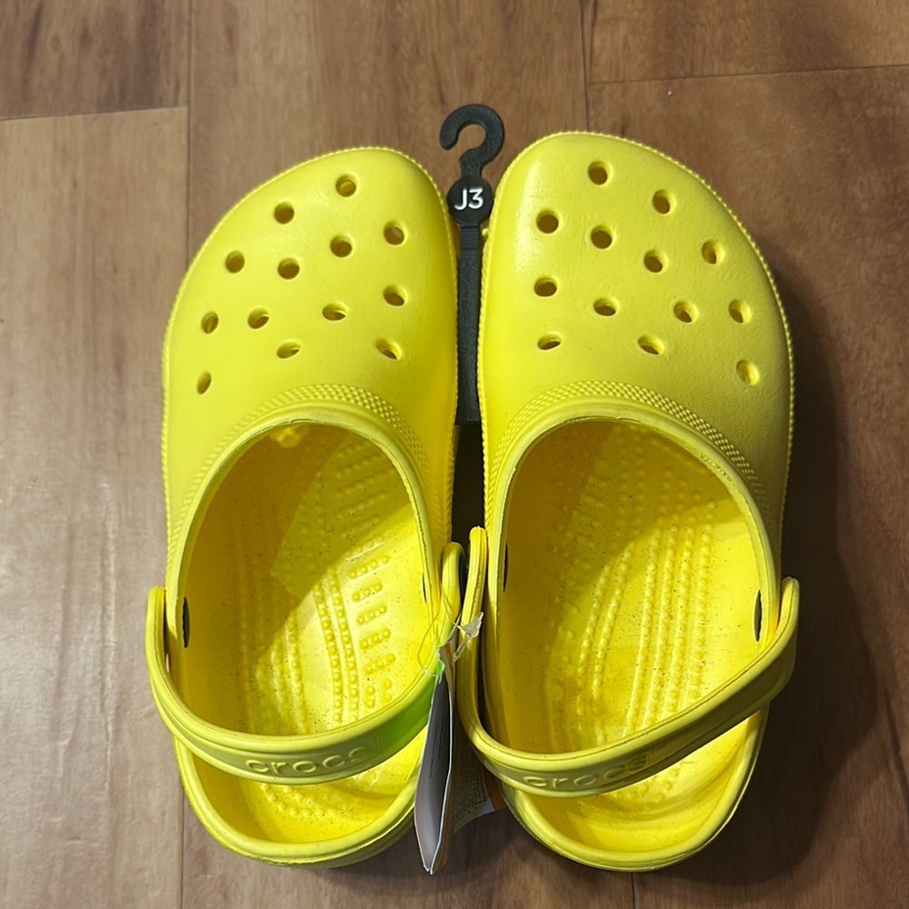 CROCS Yellow Water Shoes with Ventilation and Comfortable Footbed New with Tag